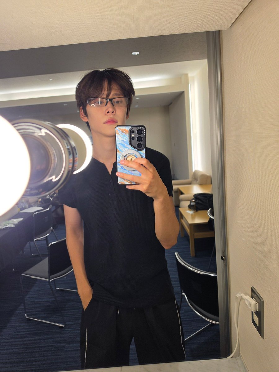 aya_xes's tweet photo. ชุดวิ่งไม่เกินใจ ถ้าแว่นหน้าแบบนี้ https://t.co/ATyi2pCA0x