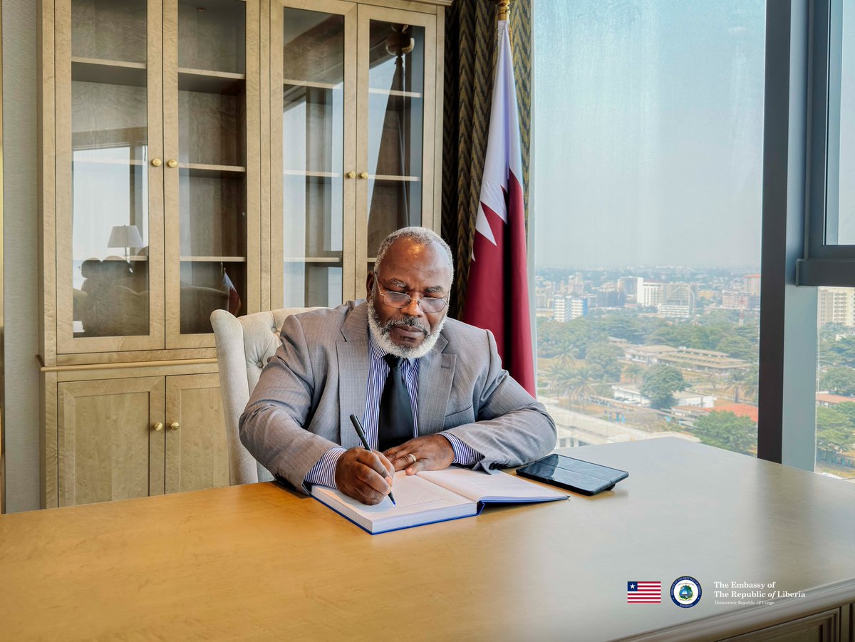EmbLiberiaDRC's tweet photo. 🇱🇷🇶🇦 L'Ambassade de la République du Libéria en République Démocratique du Congo a pris part à la cérémonie de signature du livre de condoléances ouverte à l'Ambassade de l'État du Qatar à Kinshasa, à la suite du décès de Son Altesse l'Émir Père Sheikh Hamad Bin Khalifa Al Thani.

À cette occasion, le Chef de Mission, Son Excellence Dr Da Monynson Tarr, a présenté, au nom du Gouvernement et du peuple libériens, les sincères condoléances du Libéria au Gouvernement et au peuple de l'État du Qatar.

L'Ambassade renouvelle ses plus sincères condoléances au Gouvernement et au peuple de l'État du Qatar, ainsi qu'à la Famille Royale.
—————————
🇱🇷🇶🇦 The Embassy of the Republic of Liberia in the Democratic Republic of the Congo participated in the signing of the Book of Condolences at the Embassy of the State of Qatar in Kinshasa, following the passing of His Highness the Father Emir Sheikh Hamad Bin Khalifa Al Thani.

On this occasion, the Head of Mission, H.E. Dr. Da Monynson Tarr, conveyed, on behalf of the Government and people of Liberia, the country's heartfelt condolences to the Government and people of the State of Qatar.

The Embassy once again extends its sincere condolences to the Government and people of the State of Qatar and to the Royal Family.

#Liberia #Qatar #Diplomacy #Condolences #InternationalRelations #Africa