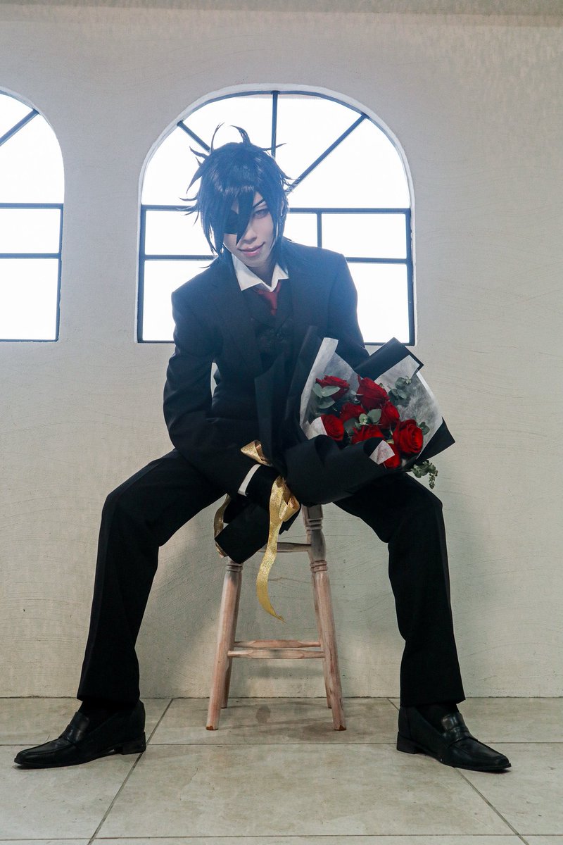 t_misakiyama's tweet photo. 【コスプレ/cosplay】

燭台切光忠（創作衣装）

┈┈┈┈┈ 🌹 ┈┈┈┈┈

Photo: くらはさん
Produce: よしお様／このはさん https://t.co/xJ9mk02dXp