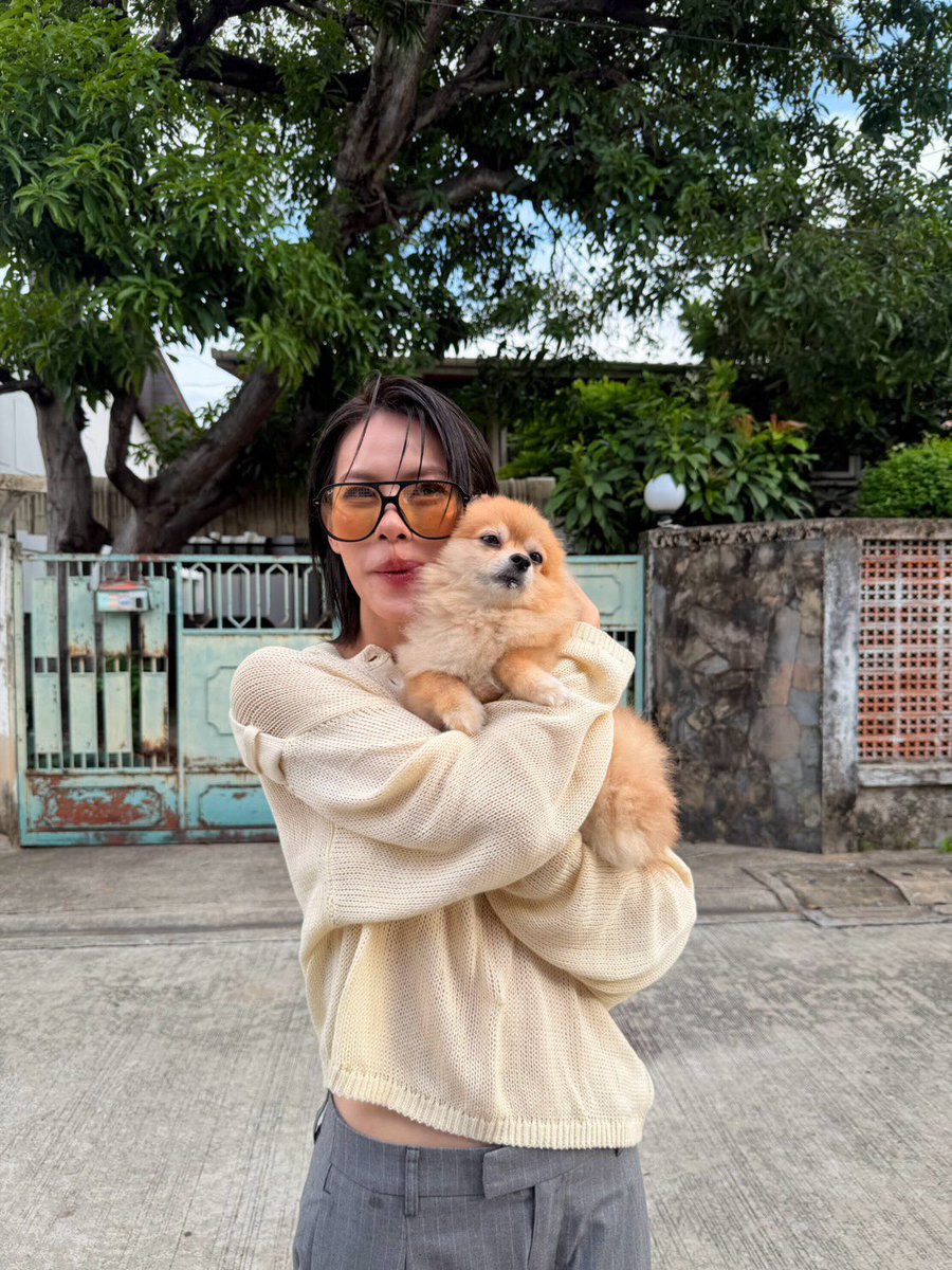 manbodemi_'s tweet photo. จัดอันดับคนเลี้ยงหมาที่น่ารักน่าอุ๋งที่สุด🐶🕶️
นัมเบอวันเบย
#RayBan
#emiamily https://t.co/d3T5BI5Rxp