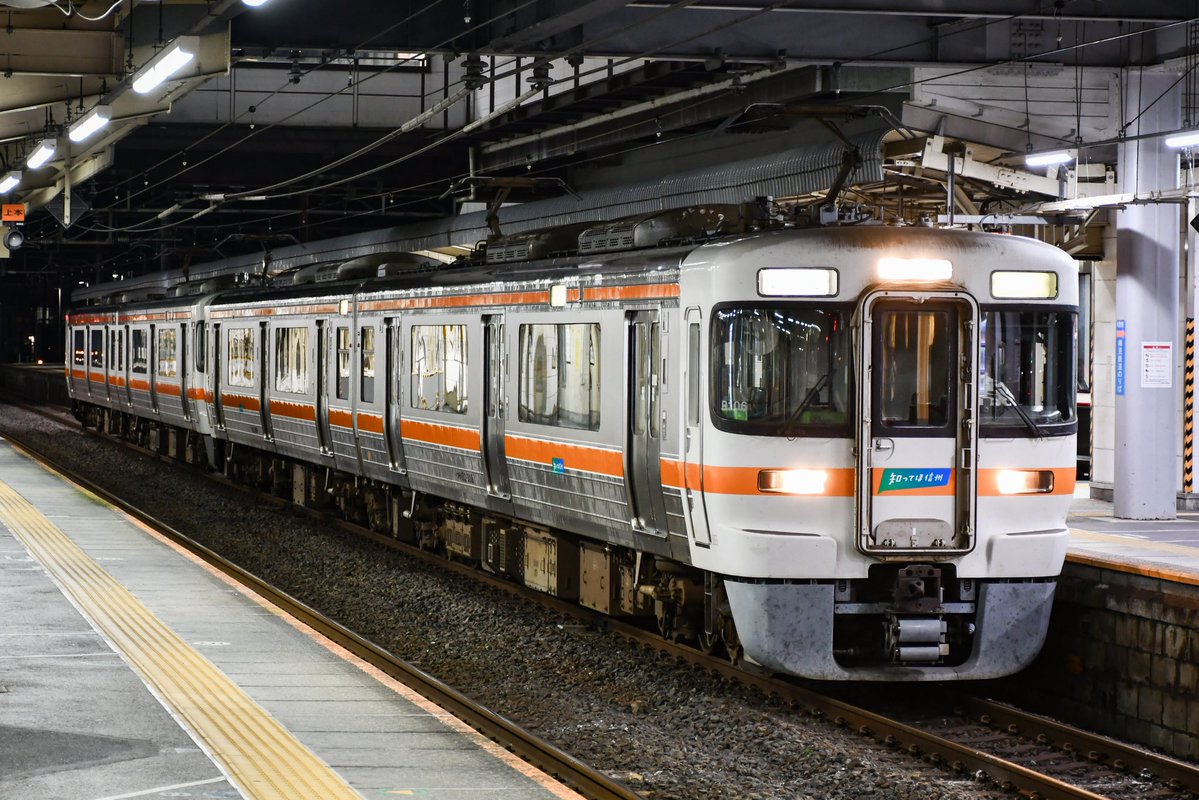 __mochariya's tweet photo. 7/15
2122F 313系R208+R211+Y4編成
170F 313系R106+R209編成
前パン重連+アジア大会ラッピングの珍組成と知ってほ信州ステッカーを記録。お恥ずかしながら大垣転属後の1300番台を撮るのは初めてでした。 https://t.co/dYicIIjGLK