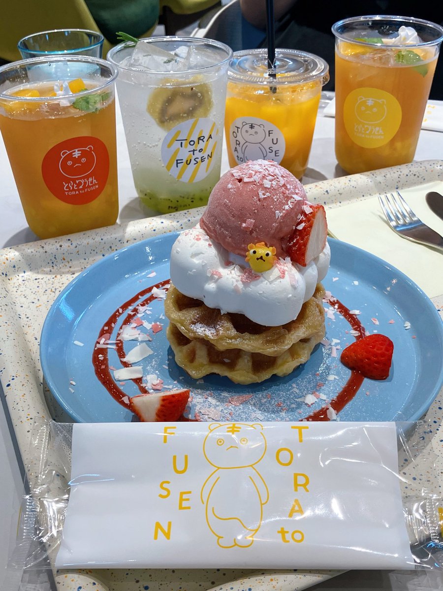 zooWhiteBird's tweet photo. 日曜日はジグザグ浜松！
さわやか美味っ(๑´ڡ`๑)♡
すっごい人だったけど、入れて良かったぁー！！
スイーツバンクも巨大な家具が可愛くて☆
遊びまくってからの禊(笑)
始まる前までは睡魔に襲われてたけど、始まったら楽しくて可愛くて眠気も吹き飛んだわ٩(╹౪╹๑)۶ https://t.co/LV6Pe9EFwv