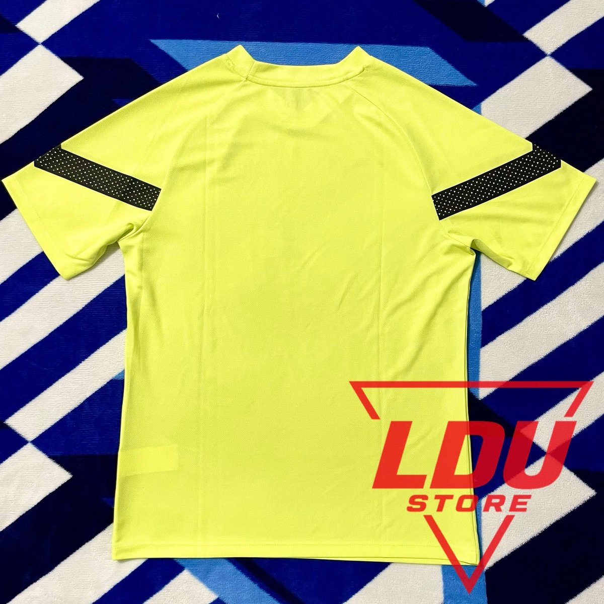 LDUStore's tweet photo. SE VENDE✅Camiseta de entrenamiento edición 2023🇮🇩 
Talla: Médium
Estado:10/10
Precio $40
📲WhatsApp 097-883-2786
🚚 Envíos a todo Ecuador🇪🇨USA🇺🇸y España🇪🇸 
💵💳Puedes pagar con Paypal, transferencia o efectivo

#ldu #liga #ligadequito #libertadores #quito https://t.co/V8sWTcFj9N