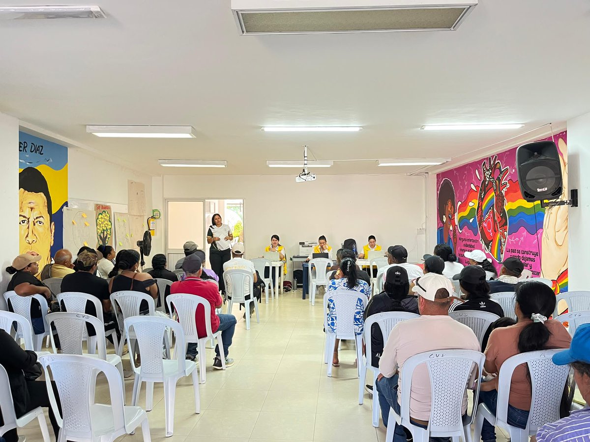 UnidadVictimas's tweet photo. 📍 En #Policarpa, #Nariño, seguimos acercando nuestra oferta institucional a los territorios.
Del 7 al 10 de julio, brindamos orientación y acompañamiento a cerca de 546 víctimas del conflicto armado, avanzando en la garantía de sus derechos.
#UnidadParaLasVíctimas https://t.co/j6HKuZb4NH