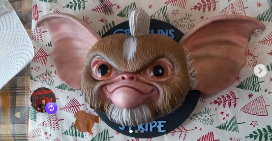 MarkBeer4's tweet photo. Finished the Stripe Mogwai. Nice little wall-hanger for my daughter's Birthday. Looking to sculpt a Gremlin at some point too. #gremlins #joedante #chriswalas #mogwai #horrormovies #moviecollectibles #gremlins #horrorcollector https://t.co/4Ps7h3qMqF