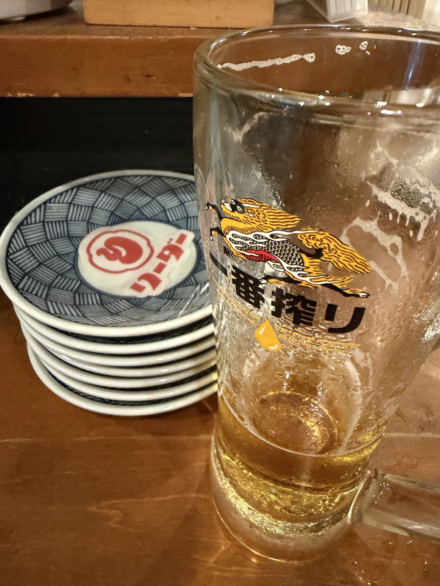 casacasa_'s tweet photo. しゅうりょー帰阪。想定外のことがあったりで、今日ここまで出来ると思ってたことが4割ぐらい出来なかった、、、！！
改装以外のこともやる余裕が無かったので、珍しくリーダーでPC作業してます。酒呑んでるし周りの会話にも混じりながらやけど（笑） https://t.co/QRVUDOUhhu