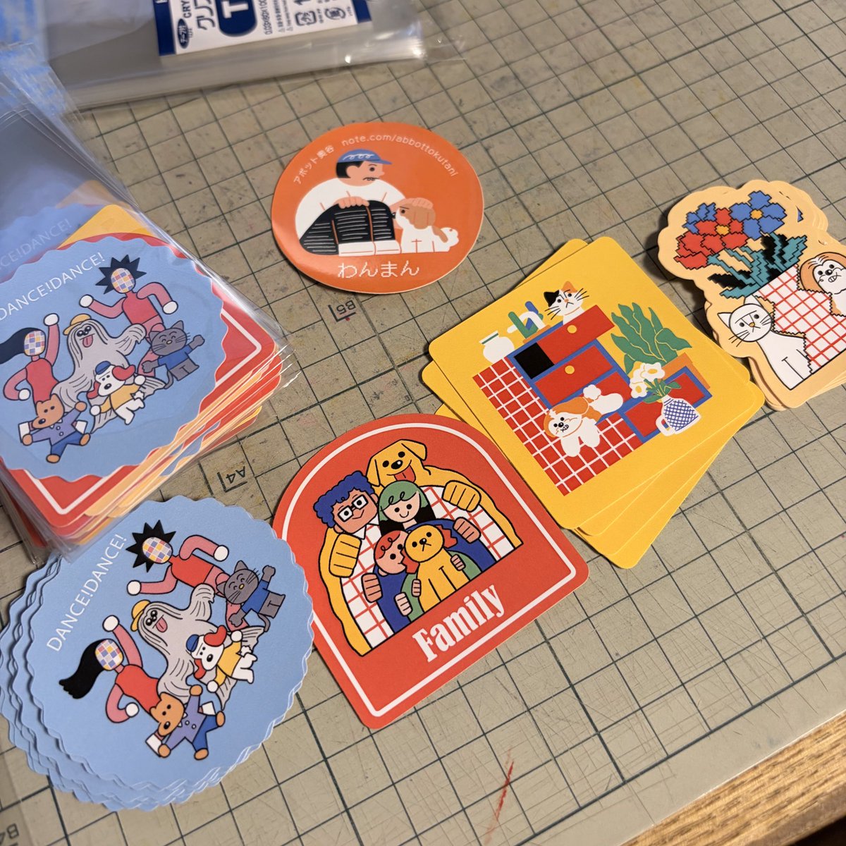 ステッカーセットも作っています。 わんまんのステッカーは、似顔絵