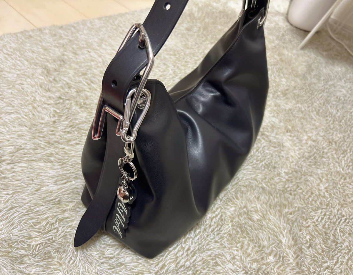 noichq_'s tweet photo. まひなが持ってたバッグ買った！
HANAのチャームも付けました https://t.co/n08taFRA2L