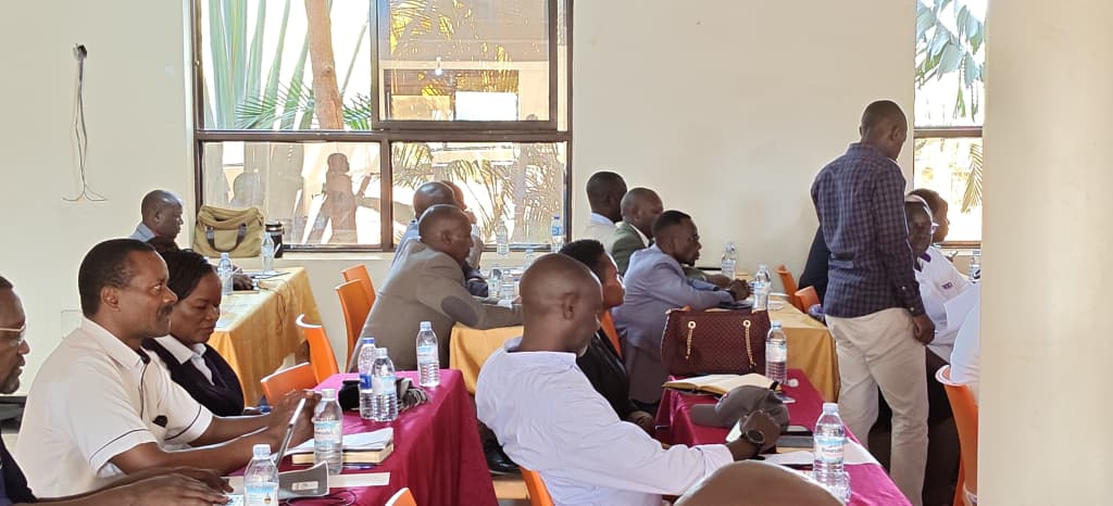 lgfcweb's tweet photo. Fiscal decentralisation is foundation of strong LGs. At the Western Region District Chairpersons and Mayors Meeting, #LGFC called on political leaders to champion revenue mobilisation through stronger oversight and the adoption of #IRAS to drive local economic development. https://t.co/wTmtvgeBaF