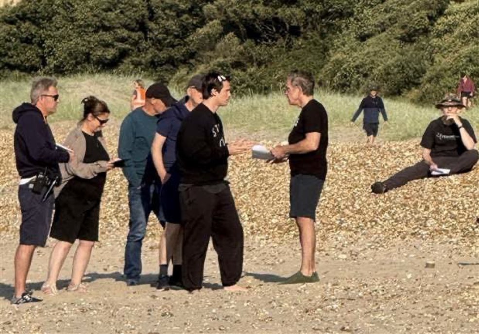 thefionen's tweet photo. Nick with a sweater and long pants meanwhile Ben next to him wearing a shirt and shorts 😭 https://t.co/DlWVK7NH91