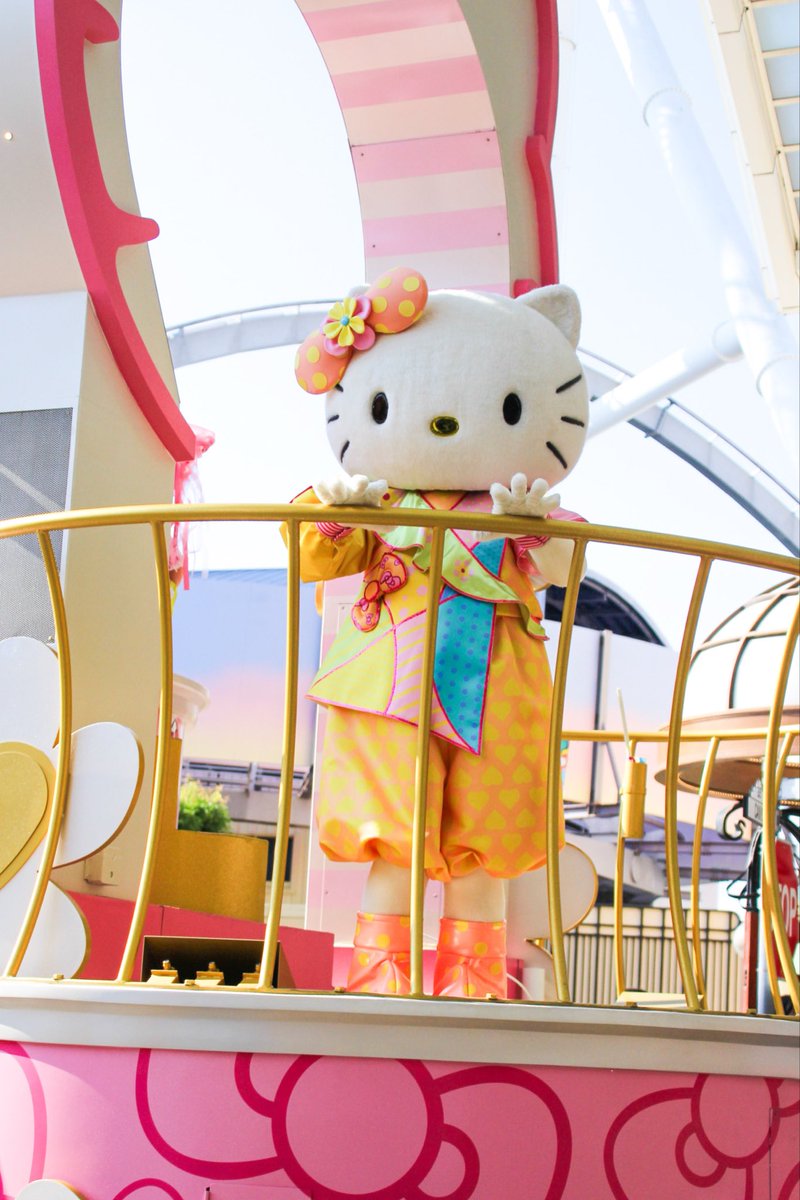 skyfeeIan's tweet photo. NOLIMIT! パレード
～DiscoverU!!! バージョン～

🍎 キティフロート

🗓️ 6/29（月）

#USJ  #USJファン                
#NOLIMITパレードDiscoverUバージョン https://t.co/XKM5efGYpx
