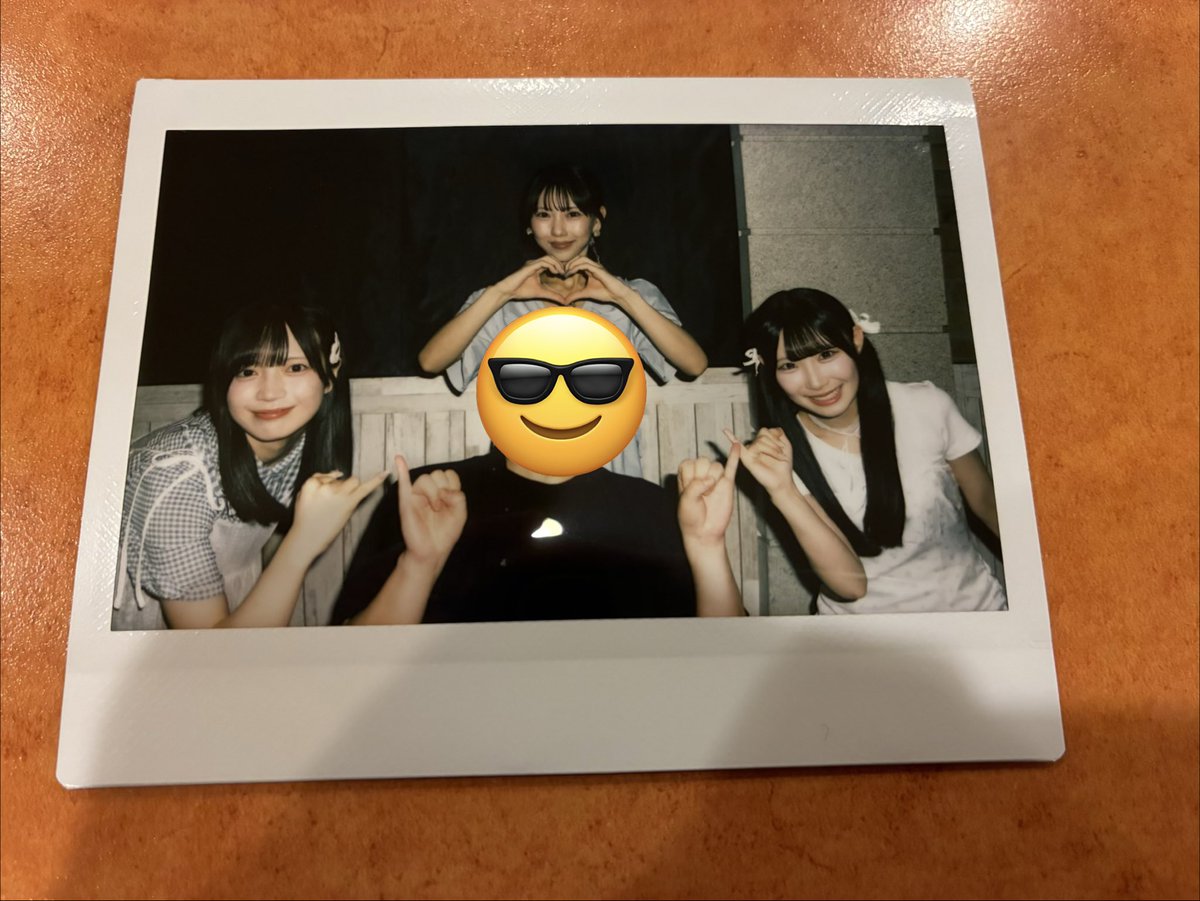 nin_nin_dayo's tweet photo. トークラスト5秒から❓
杏「ところで真凛にはどれくらい行ってるの❓」
真「結構、来てるよ‼️サイリウムも振ってくれてるし」
（チェキタイム）
杏「えぇー😠ねぇ‼️どっちが多いの❓」
🥷「ｱﾐﾁｬﾝです😅」
杏「やった〜‼️」
🥷「😂😂😂」
ｱﾐﾁｬﾝにはいつも最後にﾊﾗﾊﾗさせられます😂 https://t.co/WeRjghGaHp