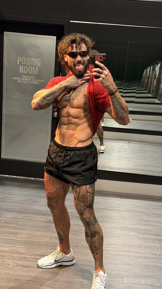 fitzexclusive's tweet photo. Add me on snap (tons of bts)😜
 https://t.co/2GEwyApu1a https://t.co/2rPYgVIehl