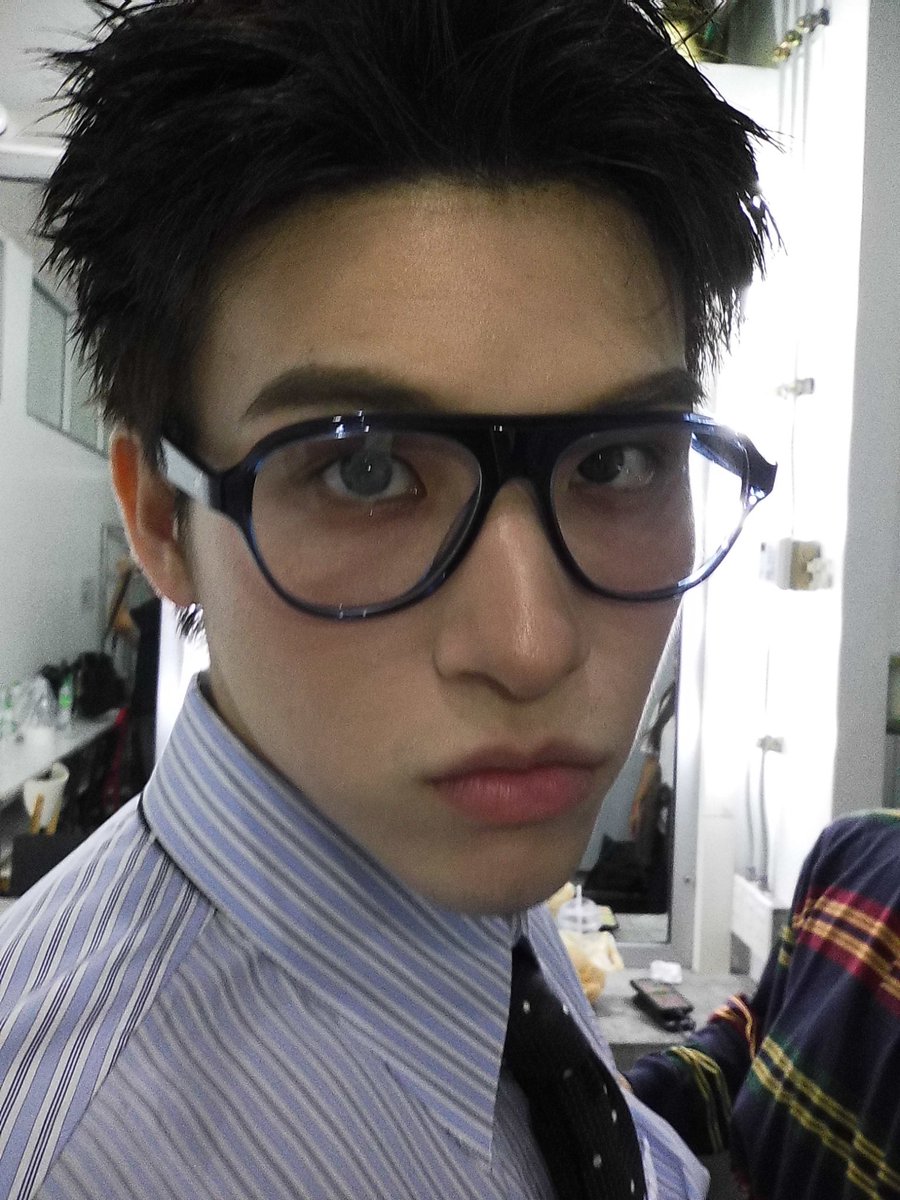 superchade's tweet photo. แว่นมานี่ 

#skywongravee https://t.co/eTi271kj8K
