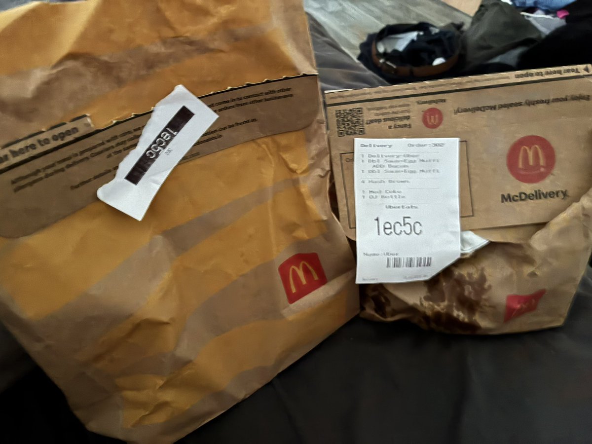 MeMach77's tweet photo. @JustEatUK @UberEats @WarksTSS can somebody please explain to me how I ordered Gregg’s through justeat but got McDonald’s thorough Uber eats and they won’t refund me my money https://t.co/Eotclo67JY