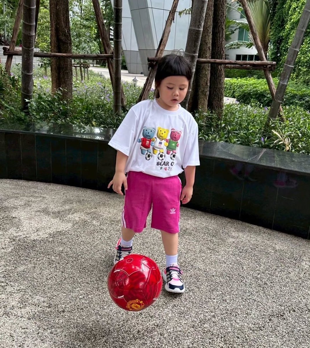 jsmtjyygyjbbjb's tweet photo. ฟีฟ่าทำอะไรอยู่ เจ๊เกลจะไปบอลโลก https://t.co/8ki1POEDPZ