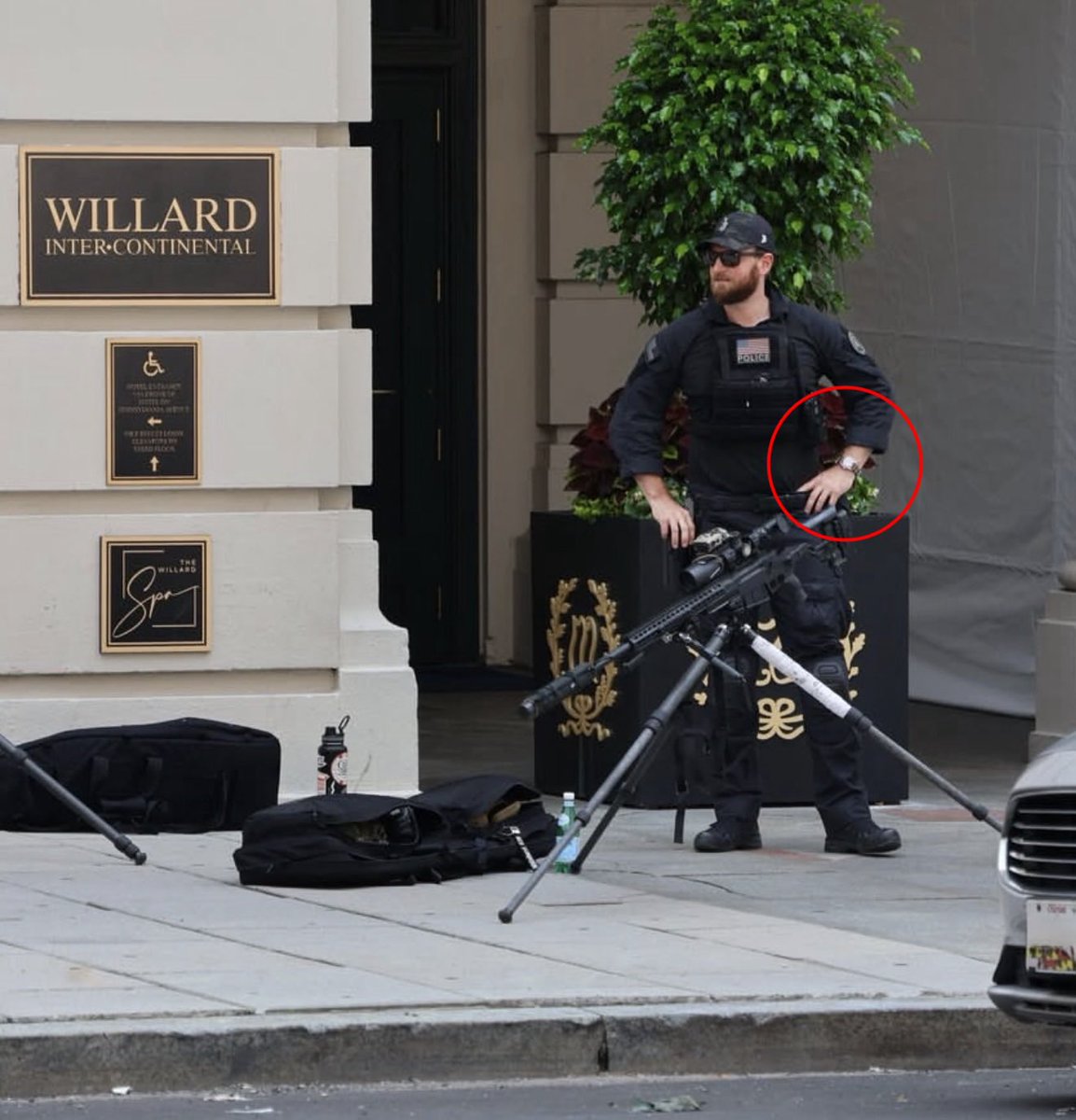 watchesofespion's tweet photo. US Secret Service Counter Sniper using his tools. Looks like a Tudor Black Bay Burgundy? Credit @dmvfirepolice https://t.co/zOKMbZABrG