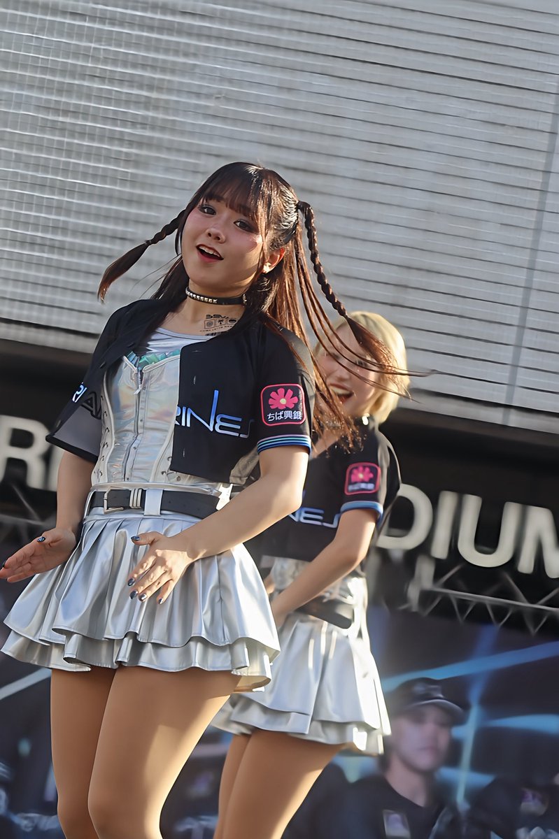 hiroshidesu2022's tweet photo. #千葉ロッテマリーンズが負けたから最推しチアさん画像を貼る
#YUIちゃん
#msplash
#エムスプラッシュ
#chibalotte
#千葉ロッテマリーンズ
2026.7.11(土)の特設ステージでパフォーマンスするYUIちゃん🌟
全ての表情が可愛くて素敵だし、全てのパフォーマンスがカッコ良くて素敵です😌
反してロッテは4連敗…
明日はルーキーに連敗ストップを託す🙏?!?!