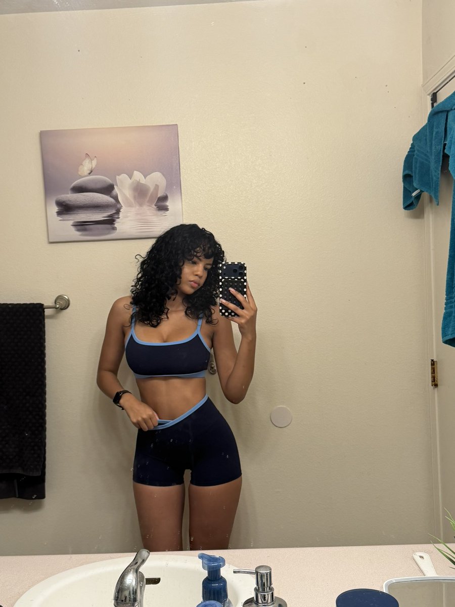 lepranior's tweet photo. officially 8lbs away from my goal weight. it can’t happen any quicker tbh 😫 https://t.co/0yTsJmLZDD