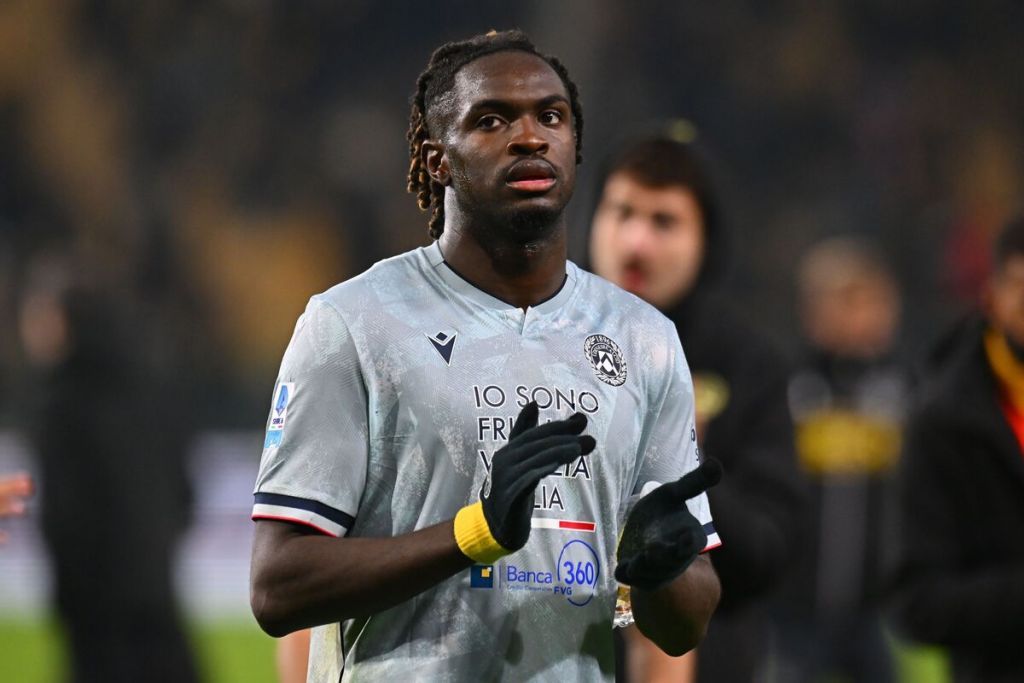footballitalia's tweet photo. Udinese defender Oumar Solet was linked with Inter and Juventus, but now there are reports Leeds United are coming in with an offer worth €25m.
#Udinese #LUFC #Juventus #Inter #SerieA #Calcio https://t.co/pM0qGVibAT