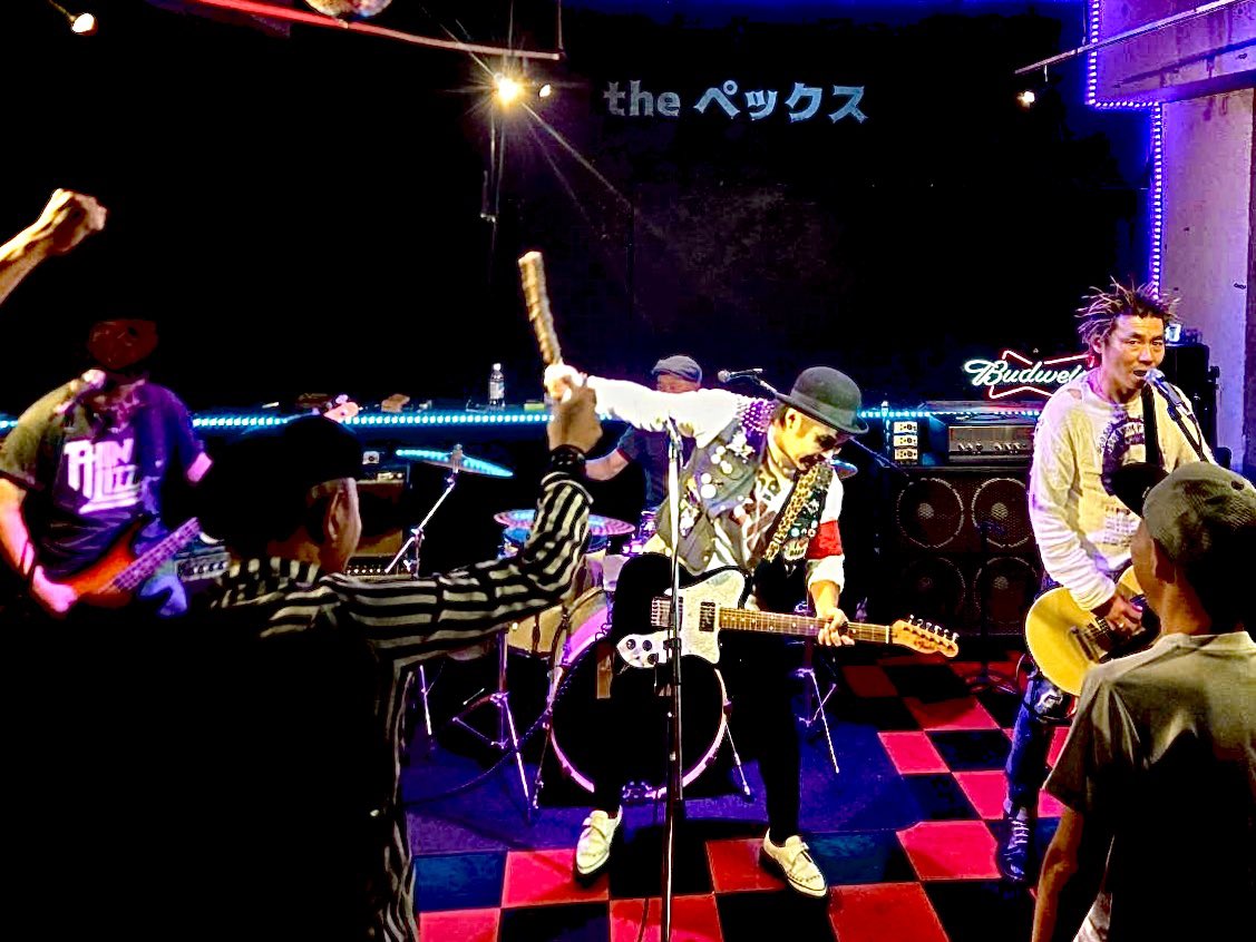 thepex_'s tweet photo. theペックス15回目のライブでした！
今回もペックスこん棒キーホルダー」が大人気！
最初から最後まで何が起こるかわからない最高にめちゃくちゃな夜でした！

Thank you so much!!!

次回は9/6 大口あけぼの納涼祭！

また現場で会いましょう！

ご安全に！

#theペックス #労働者応援楽団 #こん棒 https://t.co/V7cJroo9mZ
