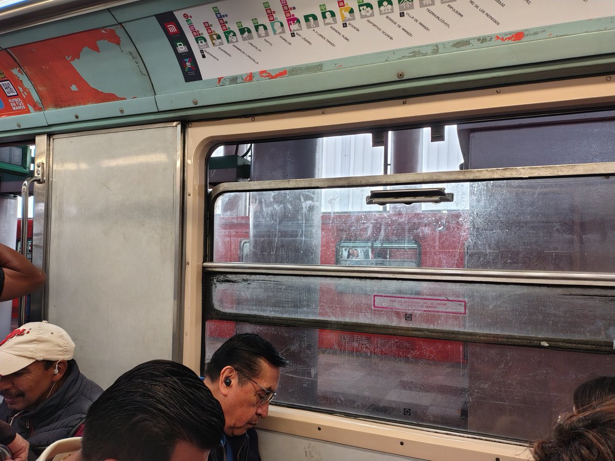 samper21's tweet photo. Oye pendejazo dale movilidad a esta mamada pinche pendejo @MetroCDMX dos metros detenidos y ninguno avanze , NECESITAMOS LLEGAR TEMPRANO A TRABAJAR HIJO DE MIERDA BIEN ECHA @AdrianRubalcava LB, muevete pinche chingadera https://t.co/oqXOdxjL1b