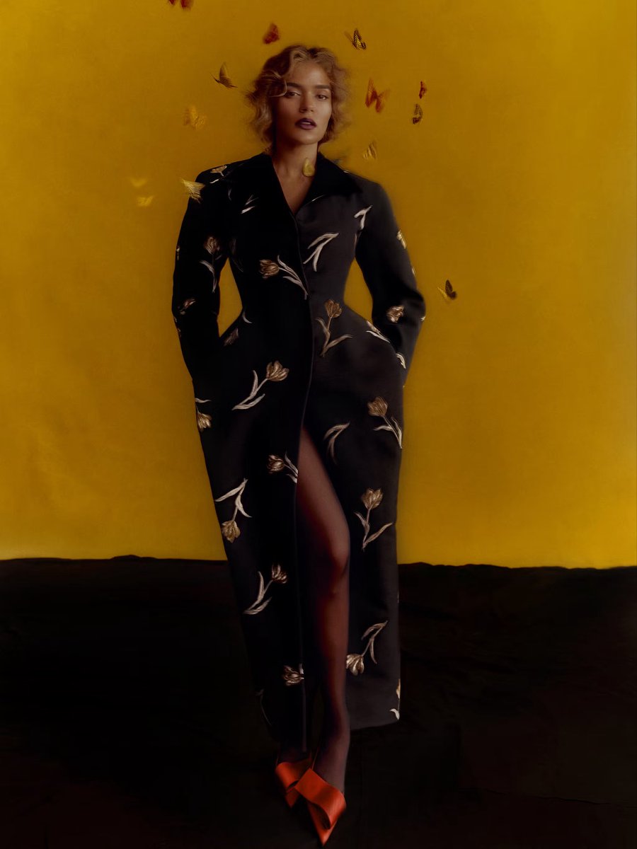 karolgesp_'s tweet photo. Karol G para ELLE USA sobre su próxima gira:

 "Será una expansión de mi sonido y de mi forma de actuar sobre el escenario." https://t.co/rEUEu5rfB5