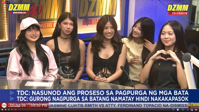 kevsteez_'s tweet photo. KAIA AT DZMM 🫶

KAIA HULOG MEDIA TOUR
#kaia #hulogbykaia https://t.co/XnEMqDSKV5