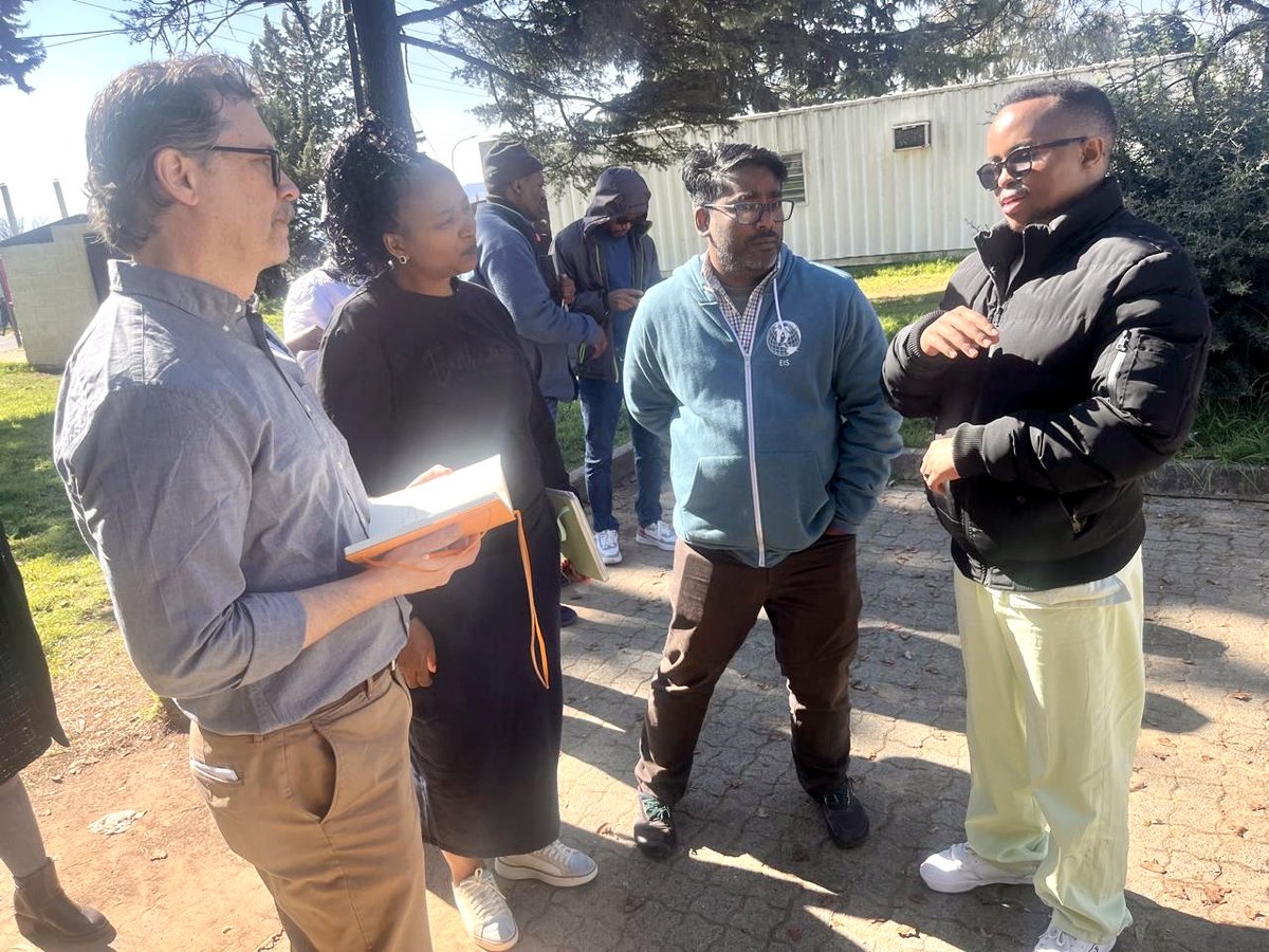 USEmbassyMaseru's tweet photo. 𝐁𝐚𝐬𝐨𝐭𝐡𝐨 𝐞𝐦𝐛𝐫𝐚𝐜𝐞 𝐫𝐞𝐯𝐨𝐥𝐮𝐭𝐢𝐨𝐧𝐚𝐫𝐲 𝐥𝐞𝐧𝐚𝐜𝐚𝐩𝐚𝐯𝐢𝐫 𝐢𝐧𝐣𝐞𝐜𝐭𝐢𝐨𝐧
The Embassy Foreign Assistance team and experts from the Centers for Disease Control visited five health facilities and two community service delivery sites in Leribe, Berea, and Maseru.  They assessed progress rolling out LEN, provided technical guidance, and made recommendations for national scale-up.
We’re ecstatic to report the LEN rollout is progressing well, with strong demand across the sites visited.  Healthcare providers demonstrated strong competence and enthusiasm for delivering the new intervention.
With U.S. assistance, Lesotho is on track to expand access to this innovative HIV prevention option and accelerate progress toward reducing new HIV infections.