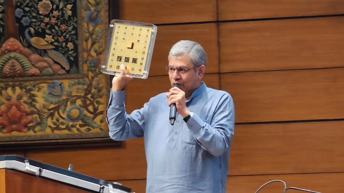 MeghUpdates's tweet photo. 🇮🇳 MADE IN INDIA CHIP. 🔥 https://t.co/naNdWaVcSq