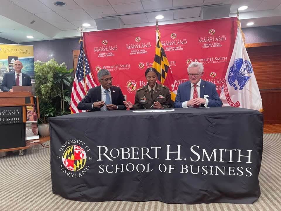 MikeJRogers4's tweet photo. Curnt Sit: honored to attend the signing ceremony between Ft Meade Garrison &amp;  U of MD College Park! This support agreement will pay dividends for our Soldiers &amp; the state of MD. Thanks to Colonel Yolanda Gore for spearheading this initiative!
#E2C2 #Education #Economy #Community https://t.co/HEyZPHaj5q