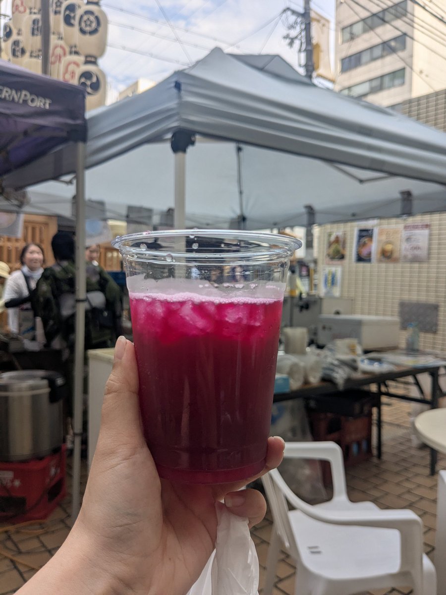 seashio28's tweet photo. 食いしん坊の祇園祭〜　#祇園祭
水あずき、しみだれ豚まん、赤紫蘇サワー、鱧カツバーガー、したたり、祇園まもり購入🛒
旬菜 いまりさんの九条ねぎだし巻きサンド(箱)は明日からで断念😢 https://t.co/SkySJnulvA