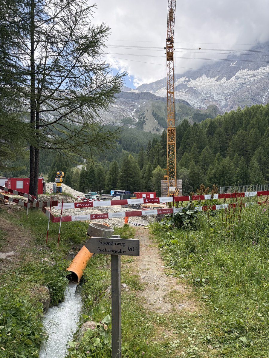 SaastalFotos's tweet photo. Work in progress near the Felskinn lift in Saas-Fee.
#saasfee #felskinn #wallis #valais #switzerland https://t.co/4Oq5NO8IGz
