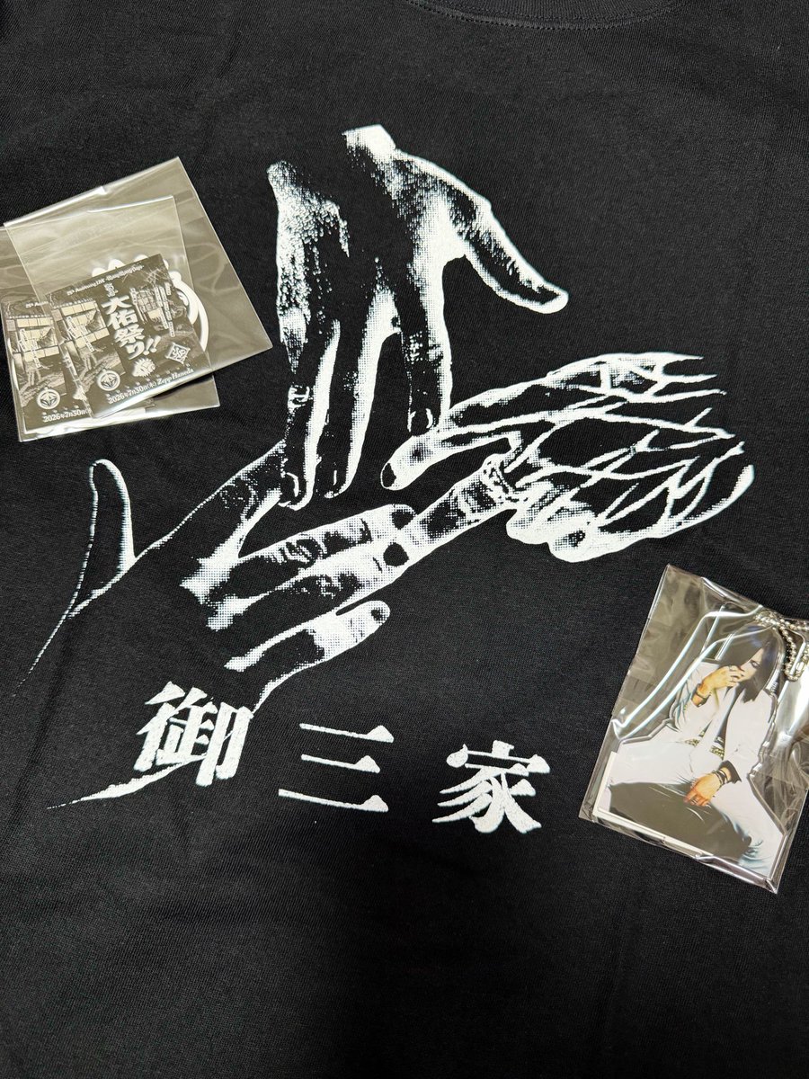 1022mecha's tweet photo. 今日受け取るの諦めてたんだけど、なんか勝手に置き配してくれてて受け取れたーー😭😭
今日受けれて良かった…粋だね…
アクスタ思ったより大きくてイイ‼️
文句言ってすみませんでしたの気持ち(ﾁｮﾛ) https://t.co/kTAbIMsBQm
