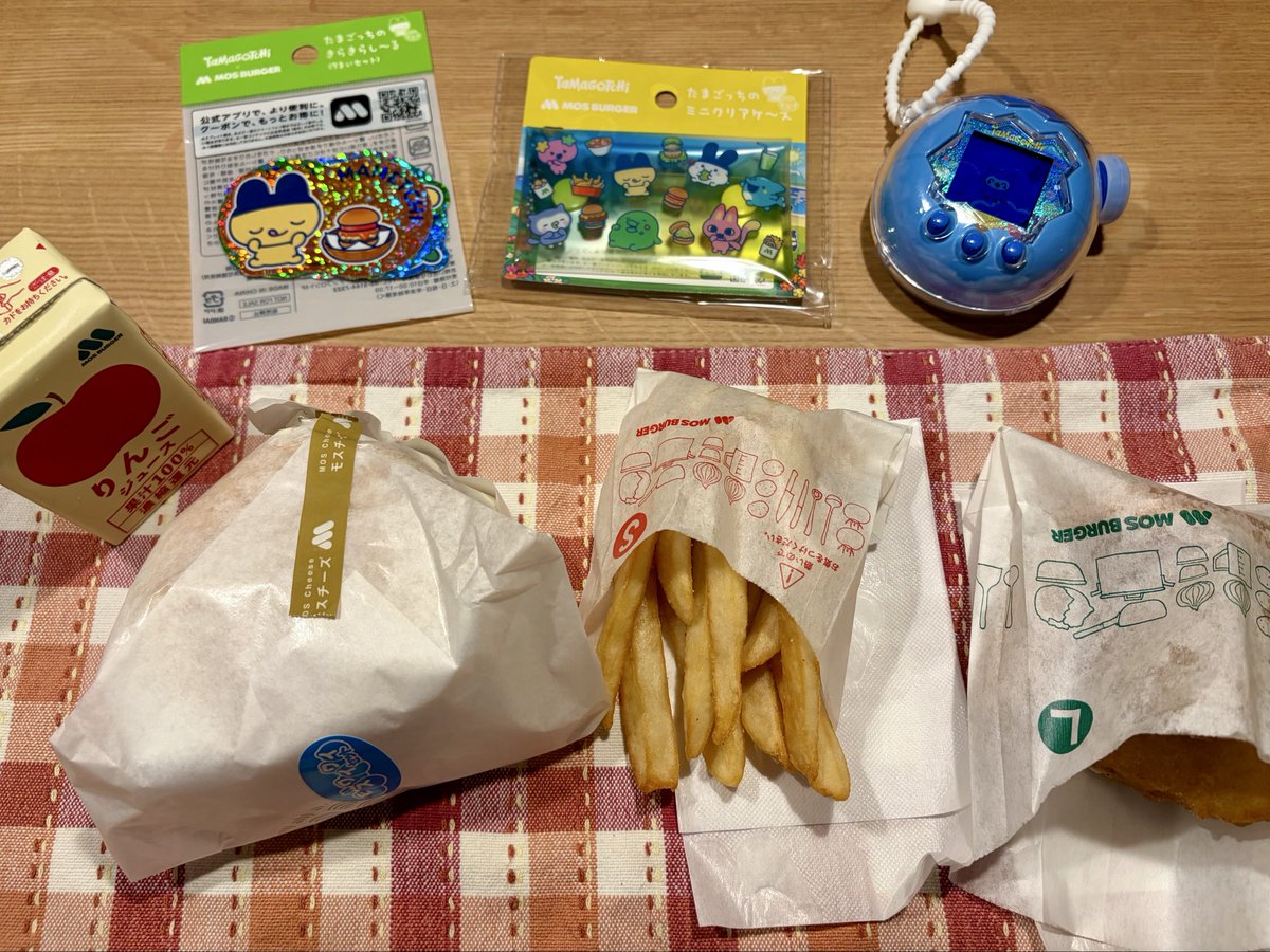 mope2023's tweet photo. 夜ごはん🍔
ブラックアンガスバーガーもちょっと食べたけど美味しかった😋 https://t.co/cVg07X6Ylm