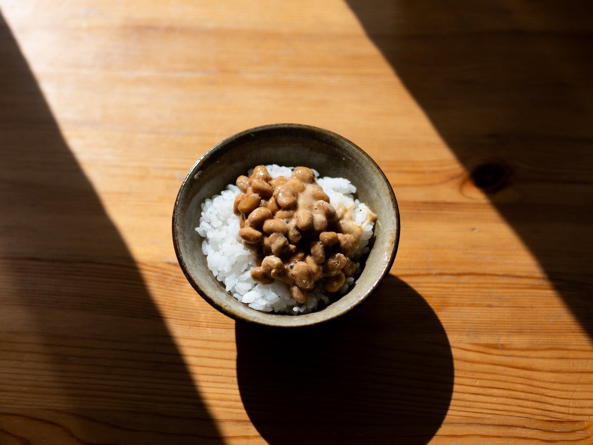 ito89326's tweet photo. 令和ロマンのくるまさんがラジオで「納豆は忙しい朝に食べるには複雑過ぎる」と言っていて、ほんとにこの人は言葉が面白いなと思った。 https://t.co/ijOhDZ1BYn