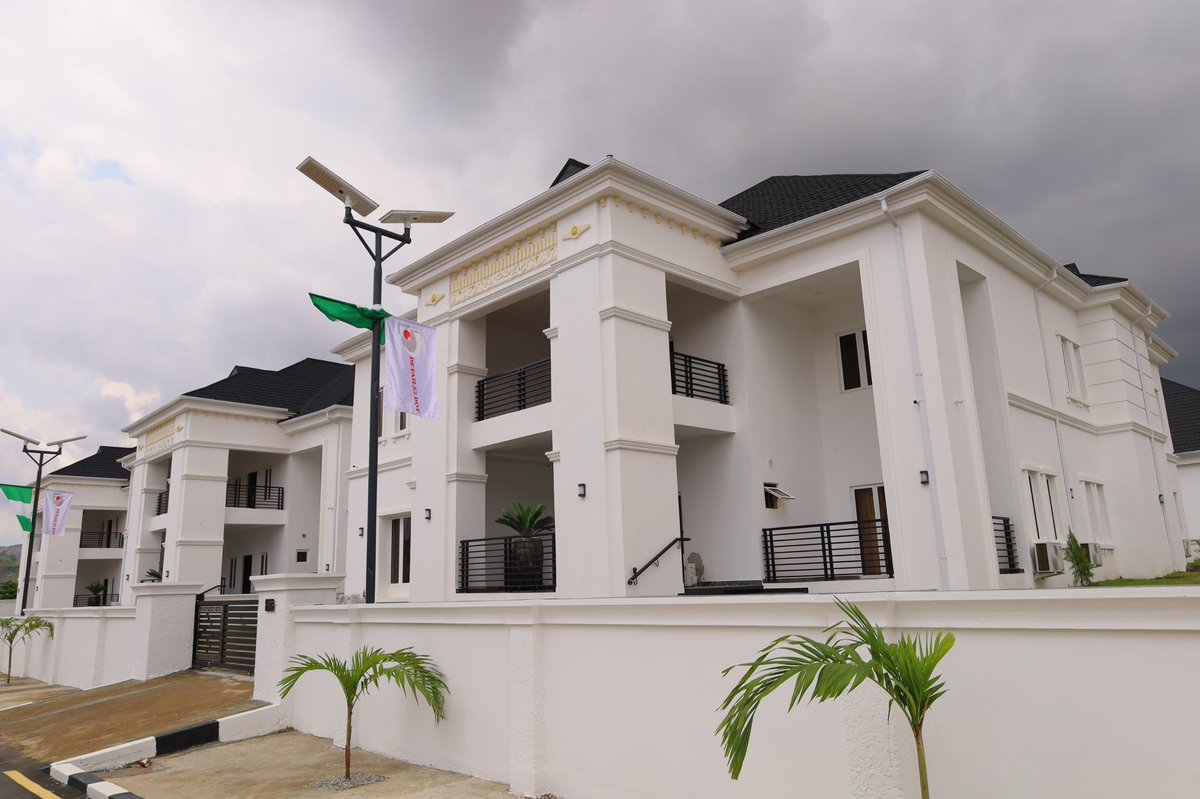 abdullahayofel's tweet photo. Omo, Minister Wike is not slowing down anytime soon. And it’s not just roads anymore 🔥❤️

Today marks Day 26 of the ongoing 31 Days of Project Commissioning across the FCT with the commissioning of 20 new residential quarters for FCT High Court Judges.

From roads and bridges to critical public infrastructure, the pace of development has kept many talking.

With projects being delivered back-to-back, it’s no surprise the conversation around the 2027 elections is already heating up.

Who no go vote Tinubu in 2027?
#FCTProjects2026 #FCT31DaysCommissioning