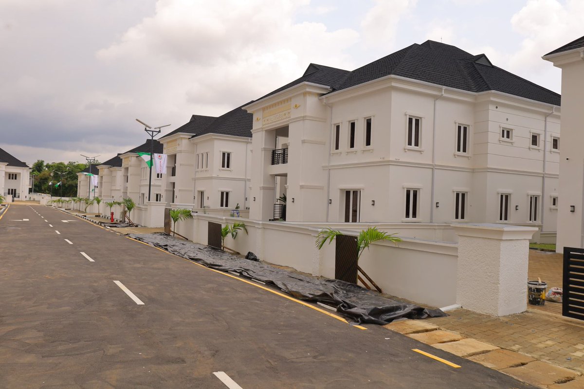 abdullahayofel's tweet photo. Omo, Minister Wike is not slowing down anytime soon. And it’s not just roads anymore 🔥❤️

Today marks Day 26 of the ongoing 31 Days of Project Commissioning across the FCT with the commissioning of 20 new residential quarters for FCT High Court Judges.

From roads and bridges to critical public infrastructure, the pace of development has kept many talking.

With projects being delivered back-to-back, it’s no surprise the conversation around the 2027 elections is already heating up.

Who no go vote Tinubu in 2027?
#FCTProjects2026 #FCT31DaysCommissioning