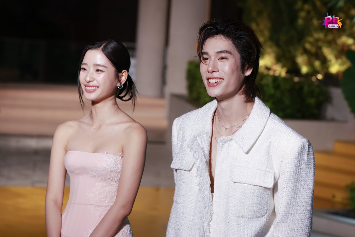 PRSocietyNews's tweet photo. สวยหล่อแพคคู่กันมาเลยค่า ~♡

PHUWIN WITH CLOUD11
TU AT CLOUD11 OPEN HOUSE  
#Cloud11OpenHouseXPhuwin
#phuwintang #tontawan 
#Cloud11 #Cloud11OpenHouse https://t.co/jFsRXydino