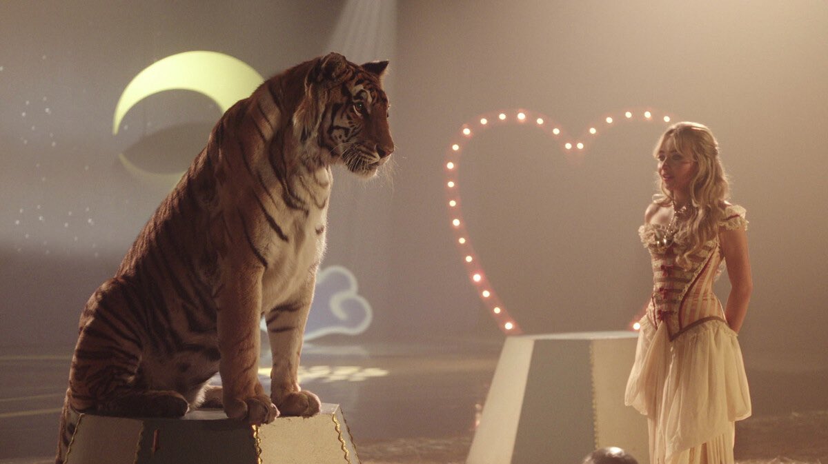 SabrinaInsights's tweet photo. ⌛️| Hoy hace 4 años, Sabrina Carpenter lanzó el video musical de "because i liked a boy". https://t.co/YMUVY1g9Of