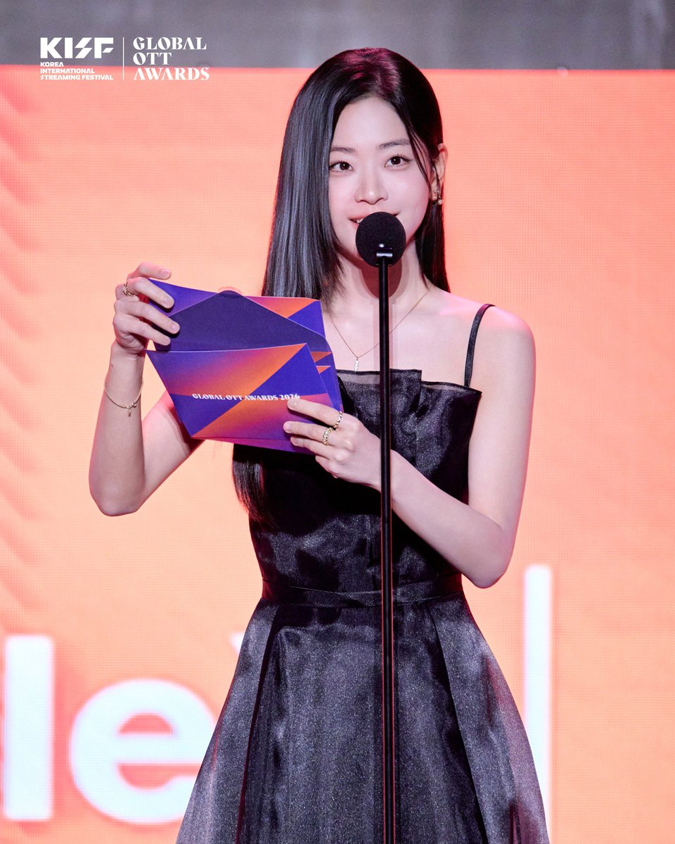 subin_media's tweet photo. Chung Subin , Best Newcomer(Female) presenter. Subin so pretty . 

IG🔗:https://t.co/A9pzHZymhH . Bingsu you may leave a message in the comments to cheer on Subin!!💛
#ChungSubin #정수빈 #Bingsu  #빙수 https://t.co/1EFVavFxFZ