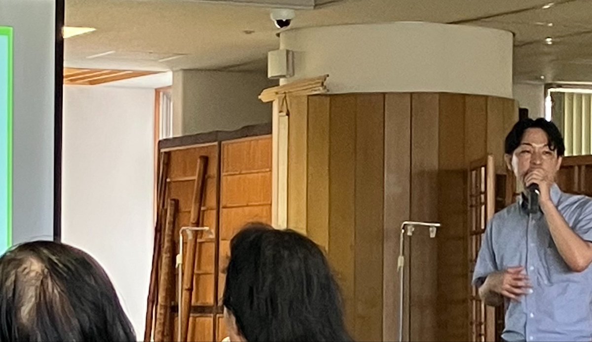 okadataeko0719's tweet photo. 認知症の人と家族・サポーターの会「元気会」
今回は（株）ドリームケアの樋口翔三さんをお迎えして、「認知症の人の見え方から考える、住まいの工夫」と題して講演いただきました。
認知症の方は住まいが今までと違ったように見えているかもしれません。
本人の見え方に合わせて住環境を整える事が大切です。
住環境整備は福祉用具や改修工事と思いがちですが、明るくするや色の違いをつけるなど、小さな工夫で解決する事もあります。
今回の学びで、とても参考になりました。