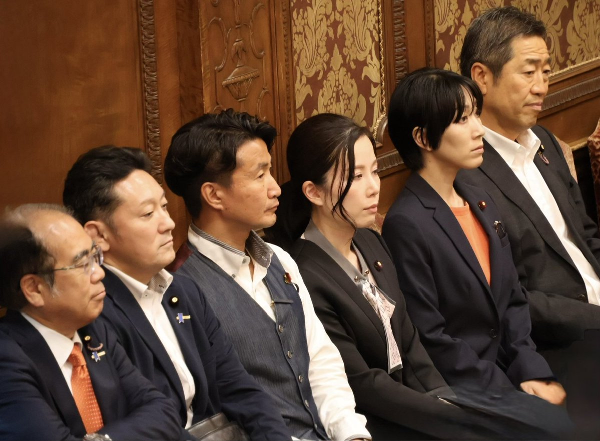 hajikano_hiroki's tweet photo. 【党首討論】

本日午後、党首討論の応援に駆けつけました。神谷代表による鋭い質問が続きましたが、高市総理の答弁が丁寧なこともあり時間が無くなってしまいました。
皆さん、ぜひご覧ください↓
https://t.co/uia83sm26l

#参政党 #はじかのひろき https://t.co/3fxumaFHnS