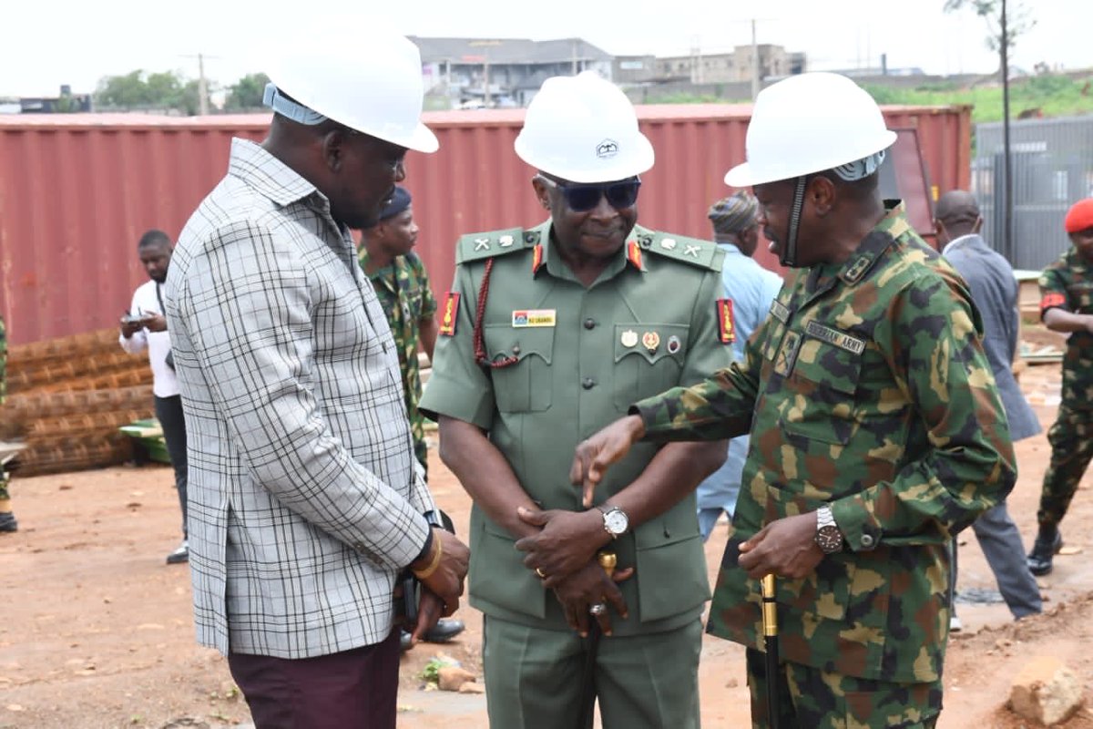phdlimited_'s tweet photo. Assuming office, Major General Ukandu commended his predecessor for his visionary leadership and remarkable contributions to the growth of PHDL. He pledged to build on the solid foundation laid by Major General Allison https://t.co/rzJTjEBBJp