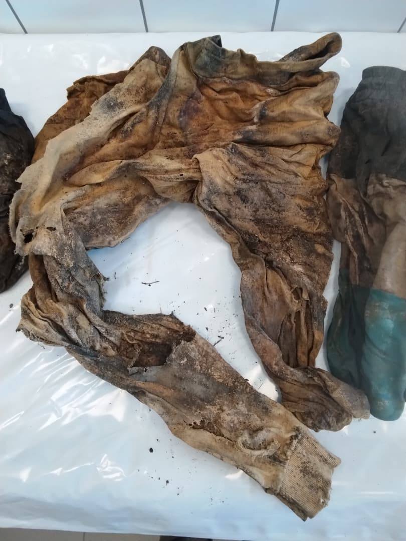 namibiansun's tweet photo. JUST IN: The Namibian Police are appealing to the public for assistance in identifying human remains discovered along a riverbank in Windhoek over the weekend.

Police said a human skeleton was found at around 10:30 on Saturday, 11 July, in bushes near Matshitshi Road in Otjomuise, about 200 metres east of the Matshitshi gravel road.

The items found at the scene include a black Johnson T-shirt, a pair of yellow tracksuit trousers and a pair of Havaianas sandals.

Police have not yet established the identity, age or gender of the deceased, and the circumstances surrounding the person's death remain under investigation.

Anyone who recognises the clothing or may have information that could assist in identifying the deceased can contact Chief Inspector Oscar N. Shatipamba of the Namibian Police Forensic Science Institute on 081 129 7550 or visit the police mortuary to view the recovered clothing.