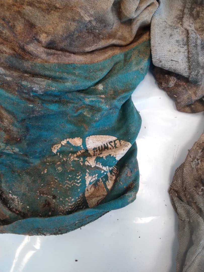 namibiansun's tweet photo. JUST IN: The Namibian Police are appealing to the public for assistance in identifying human remains discovered along a riverbank in Windhoek over the weekend.

Police said a human skeleton was found at around 10:30 on Saturday, 11 July, in bushes near Matshitshi Road in Otjomuise, about 200 metres east of the Matshitshi gravel road.

The items found at the scene include a black Johnson T-shirt, a pair of yellow tracksuit trousers and a pair of Havaianas sandals.

Police have not yet established the identity, age or gender of the deceased, and the circumstances surrounding the person's death remain under investigation.

Anyone who recognises the clothing or may have information that could assist in identifying the deceased can contact Chief Inspector Oscar N. Shatipamba of the Namibian Police Forensic Science Institute on 081 129 7550 or visit the police mortuary to view the recovered clothing.