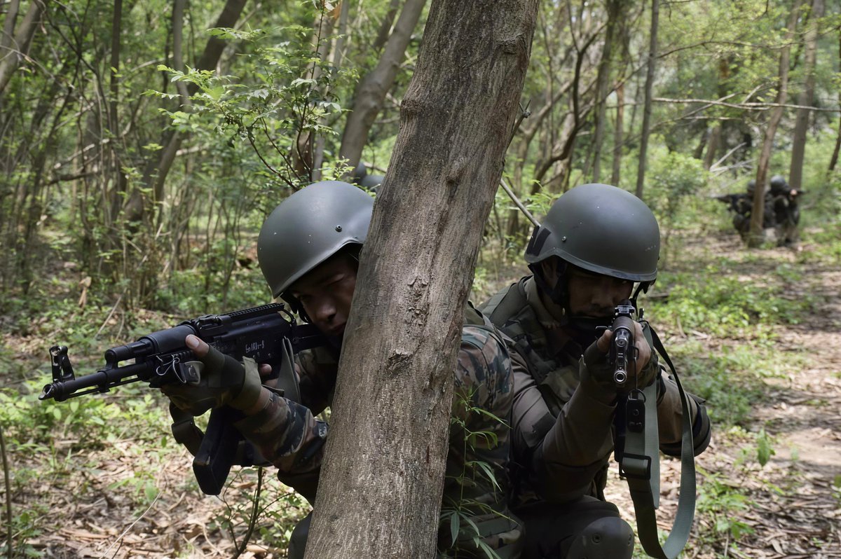 prodefencejammu's tweet photo. #IndianArmy #StrongAndCapable #InterAgencySynergy #NationFirst
Building Capability. Enhancing Readiness.
#GurjDivision of @RisingStarCorps conducted specialised joint training for personnel of the 3rd IRB, HP Police, honing tactical skills, refining battle drills and enhancing mission readiness. The initiative further strengthened Army–Police interoperability, fostering a unified and agile response to evolving security challenges.
@SpokespersonMoD
@adgpi
@westerncomd_IA
@himachalpolice
@ANI