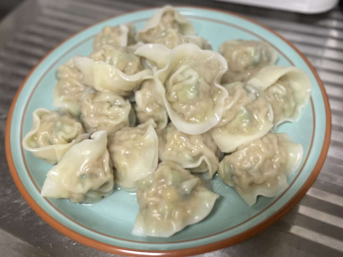 morunoshippo's tweet photo. おんなじ材料で水餃子作ったら美味しすぎて暴動が起きました。ありがとう………… https://t.co/9Frxtxvtvb