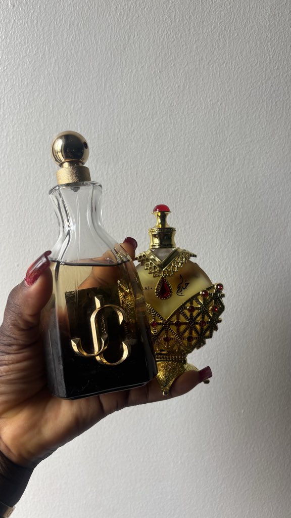Favvyclassiq1's tweet photo. I smell criminally good today, This layering combo deserves an award 🥇✨ https://t.co/5JJe7vGoLt