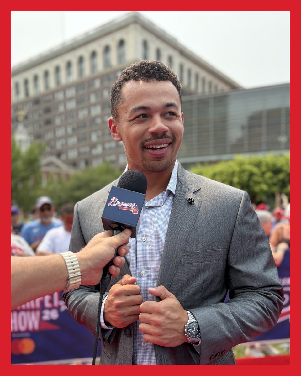 ChoppinBravos's tweet photo. Drake Baldwin was wearing the suit Matt Olson bought him as a rookie gift on the all-star red carpet 😭. 

These guys are different. https://t.co/hsuYtBOO0i